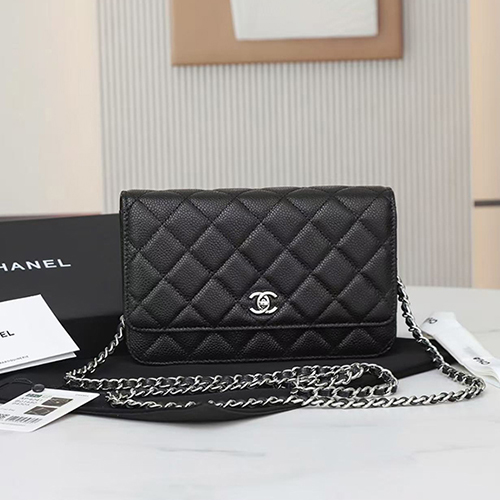 [스페셜오더]CHANEL-AP0250 2025년 신상 샤넬 블랙 은장 캐비어 턴락 월렛 온 체인 WOC