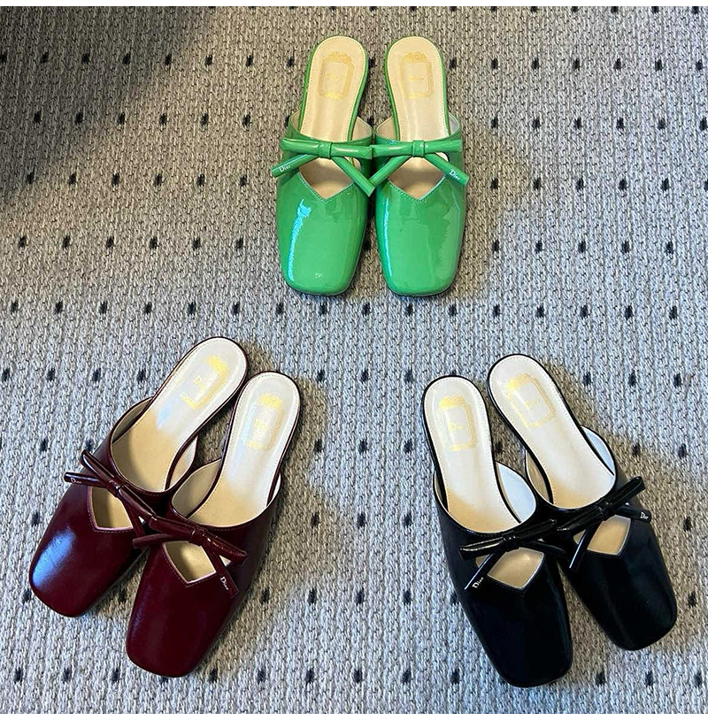 DIOR-3SO306 디올 26SS 봄-여름 시즌 런웨이 스퀘어 토 리본 뮬 플랫 슈즈(3컬러)