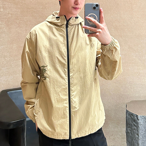 BURBERRY-07202 버버리 베이지 나일론 바람막이 후드 재킷 남성용