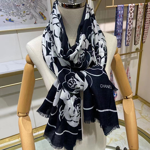 CHANEL-11282 샤넬 블랙/화이트 울 플라워 스카프